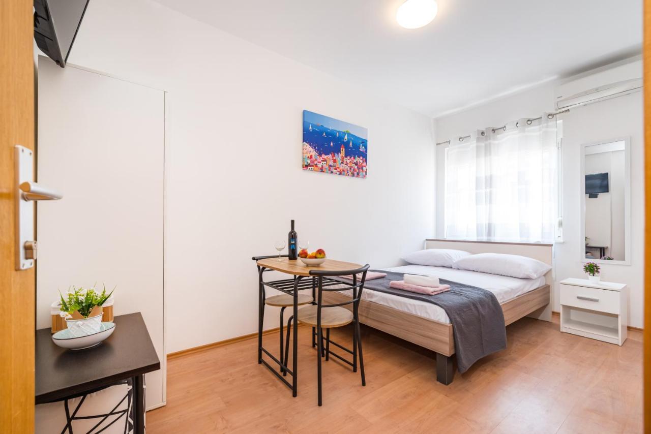 Studio And Rooms Zadar City Wall ภายนอก รูปภาพ