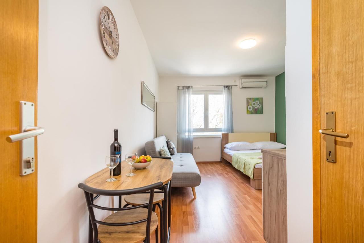 Studio And Rooms Zadar City Wall ภายนอก รูปภาพ