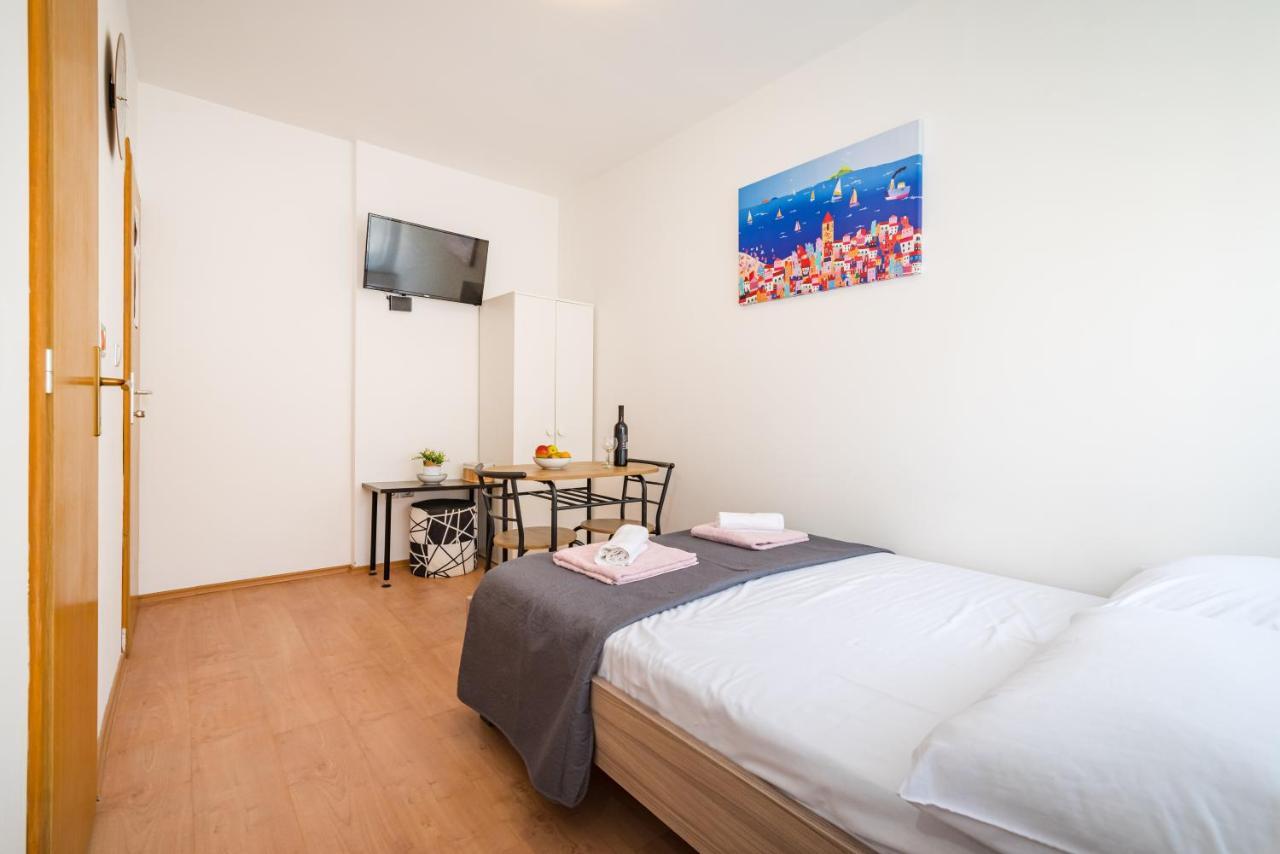 Studio And Rooms Zadar City Wall ภายนอก รูปภาพ